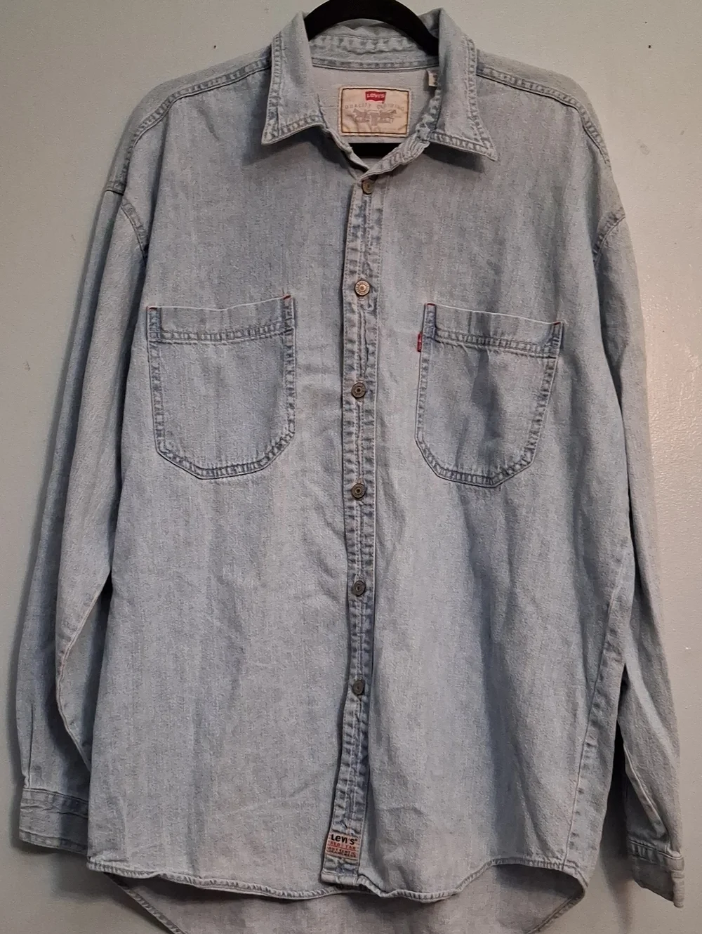 Levi's Size Large Men's Light Blue Wash Denim Button-Up Shirt (Red Tab).